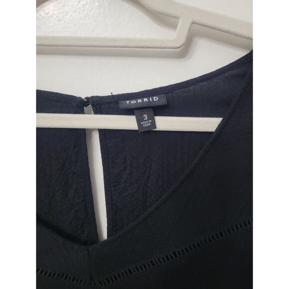 Torrid Black Peek a boo Cold Shoulder V-Neck Short Sleeve Flowing Blouse Top 3XL - Picture 4 of 8